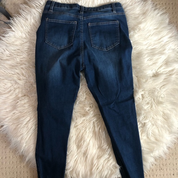 DARK WASH BLUE SKINNY JEANS WITH KNEE RIPS - Picture 2 of 2